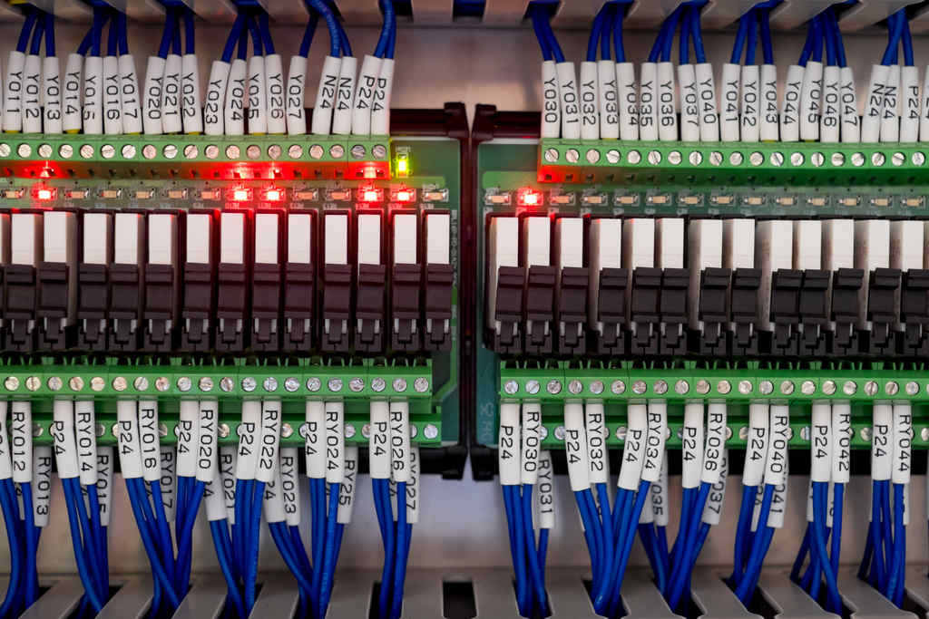 Como funciona o sistema PLC