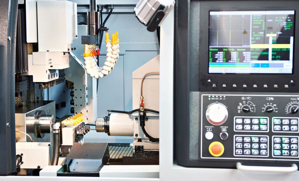 máquina de torno CNC