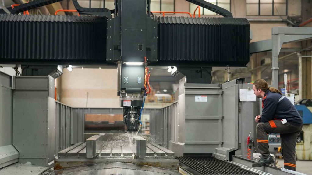 Máquina de Corte utilizada em mecânica pesada