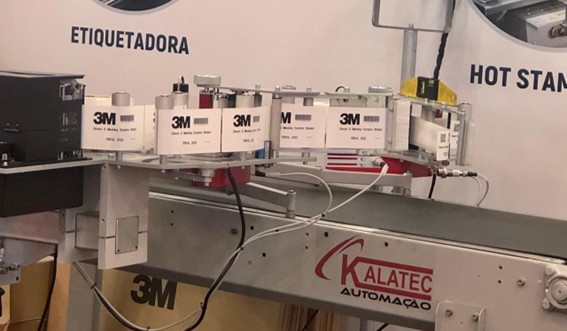 Máquina de inserção de rótulos da Kalatec, feita sob medida para 3M