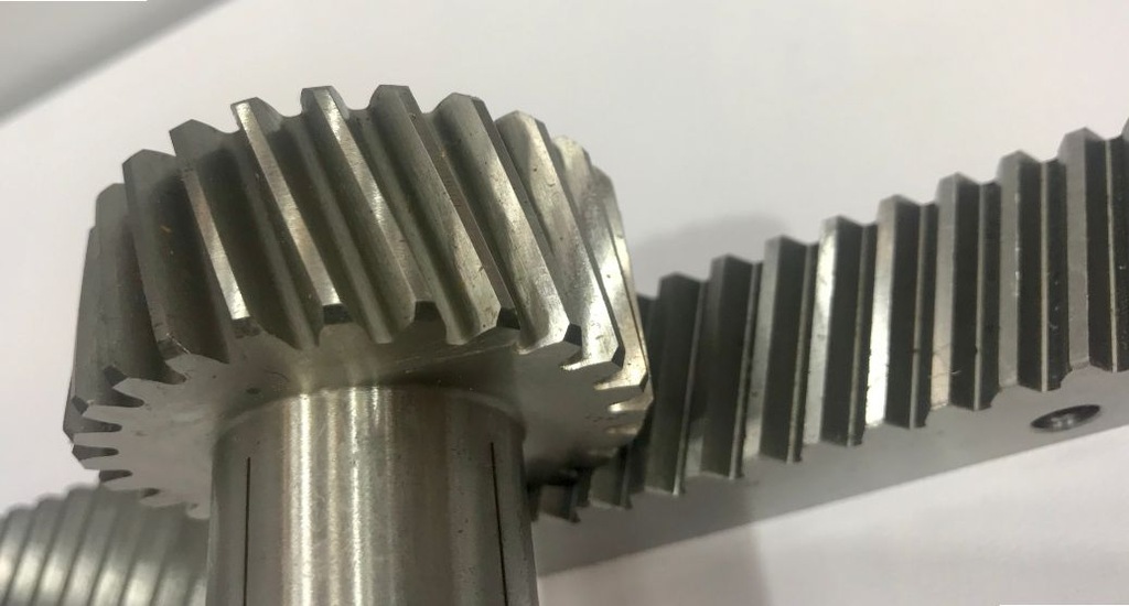 engrenagem helicoidal e dentes retos