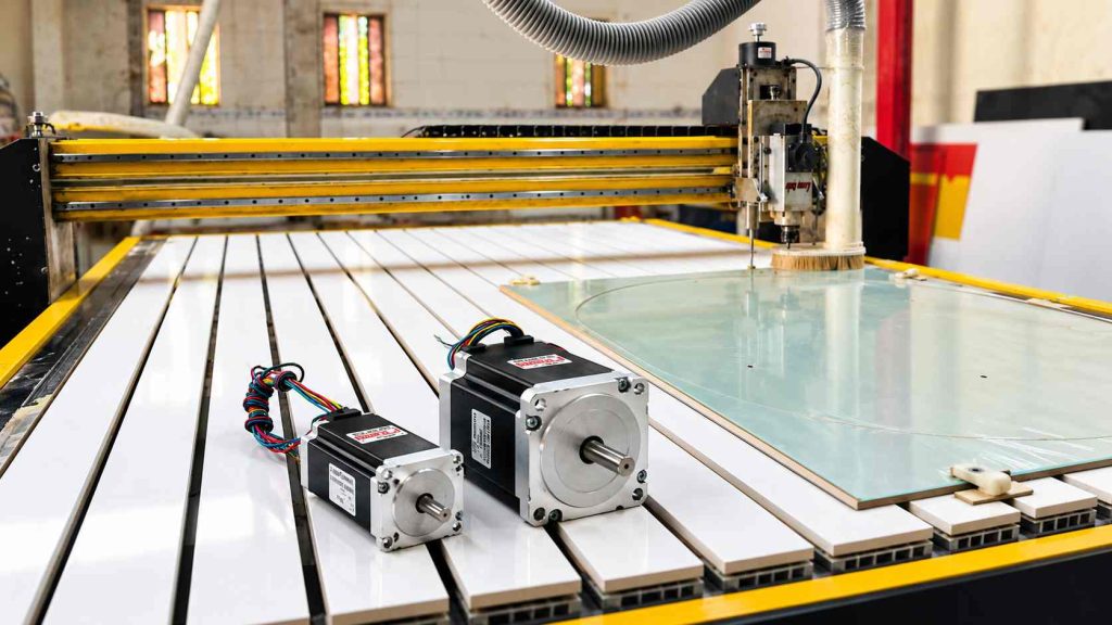 Motores de passo sobre uma máquina router de corte cnc