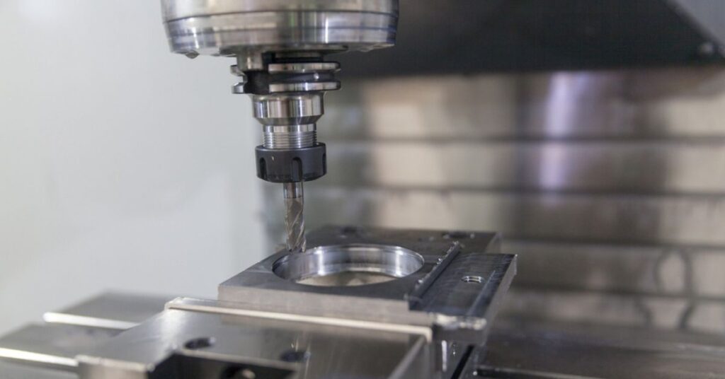 Máquina fresadora com coordenada X,Y e Z.