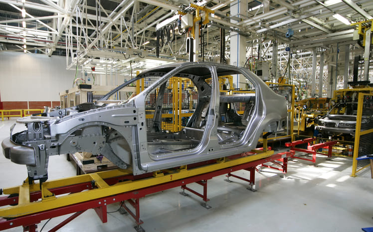 Indústria automotiva automatizada.